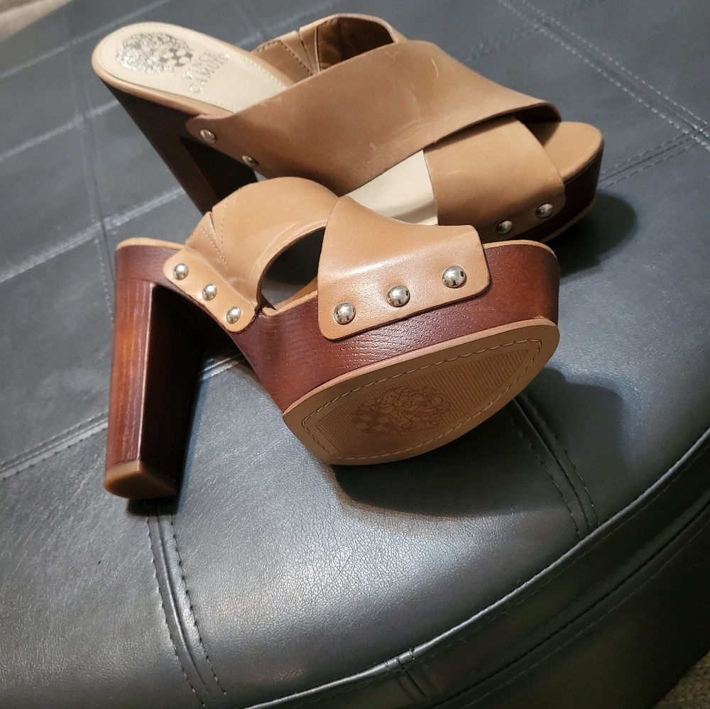 Vince Camuto. 7.5 Tan
